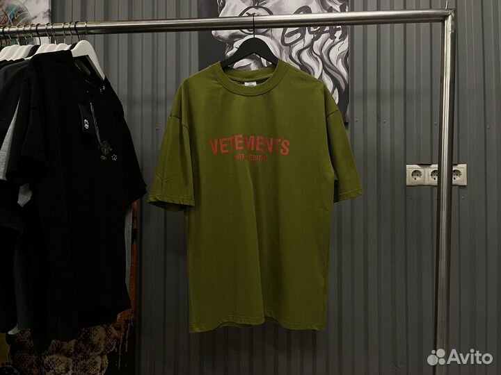Футболка vetements