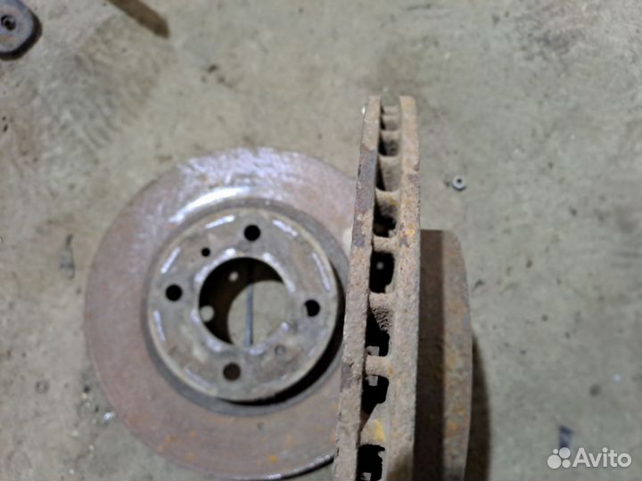 Тормозной диск левый правый mitsubishi colt