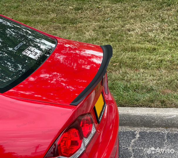 Спойлер на крышку багажника Honda Civic 8 4D
