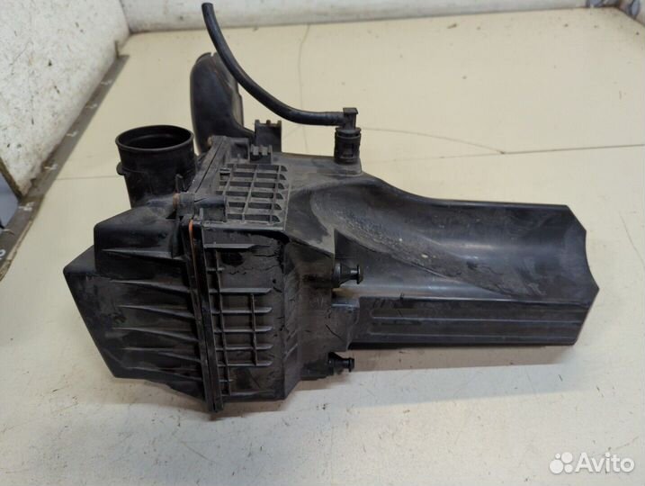 Корпус воздушного фильтра Ford B-Max