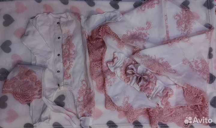 Комплект на выписку для девочки