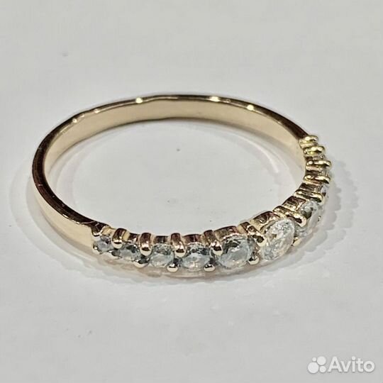 Золотое кольцо с камнем