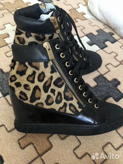 Ботинки на танкетке 36 кожа новые