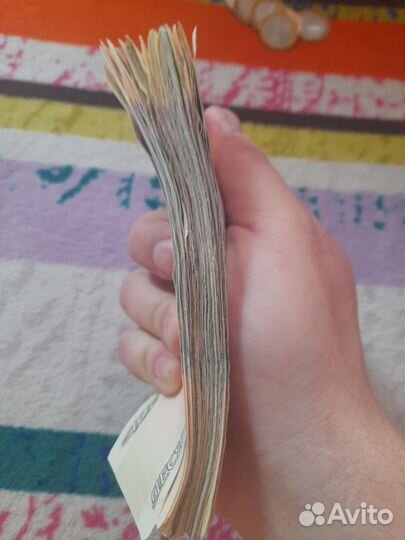 Купюры, монеты номиналом 10 рубл