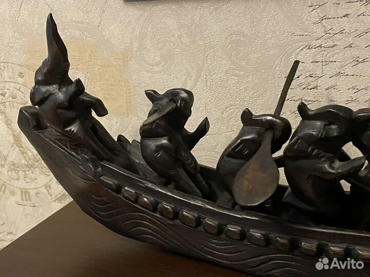 Декоративная статуя слоники на лодочке