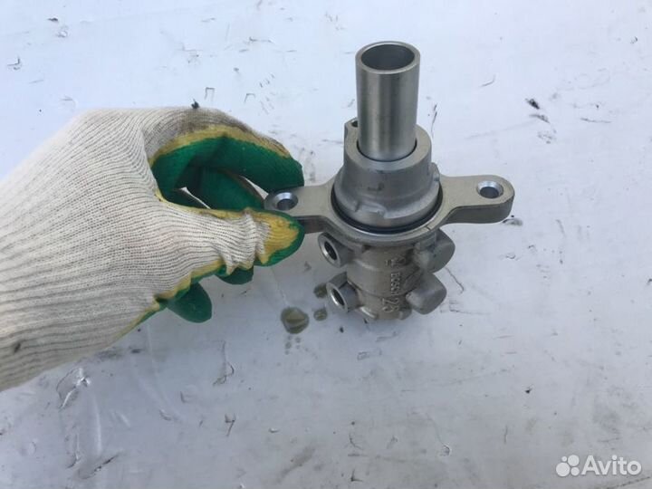 Главный тормозной цилиндр Ford Transit 2010