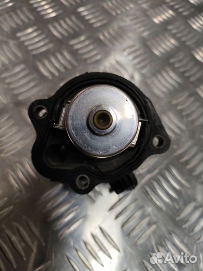 Корпус термостата на Ford Mondeo 3