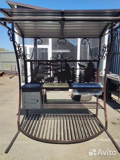 Мангал с крышей