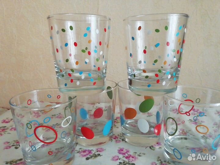 Стопки, стаканы, салатники, тарелка на стену