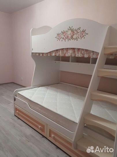 Кровать двухьярусная 