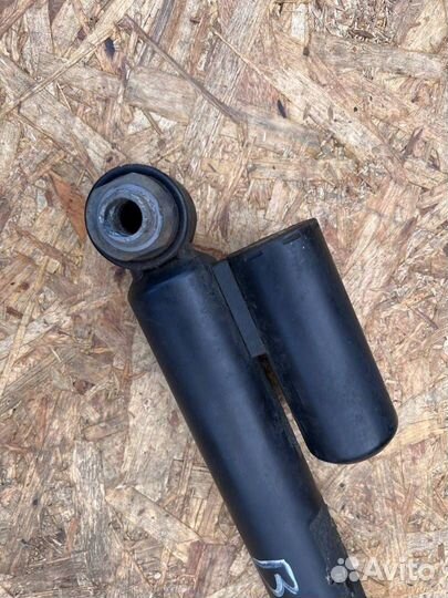 Амортизатор задний правый Land Rover Range Rover