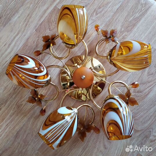 Продам люстру