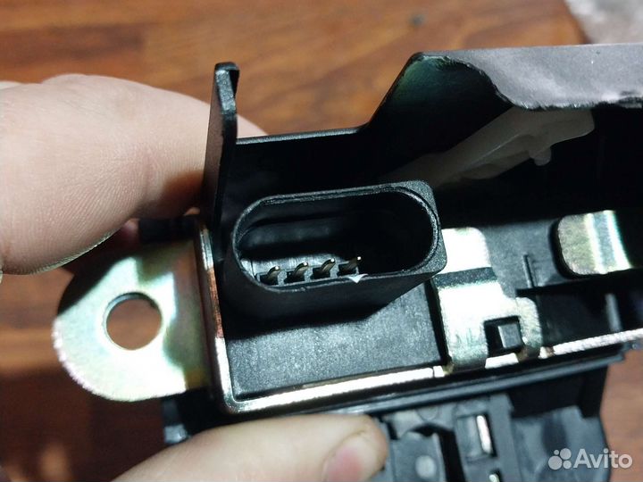 Замок багажника Vag Tiguan Golf