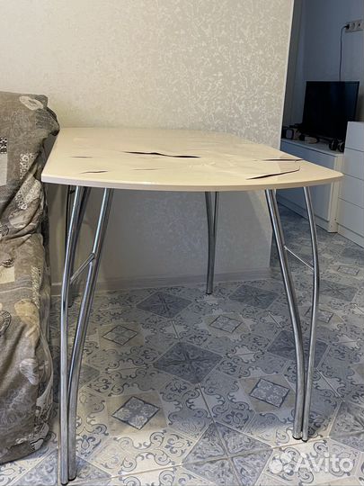 Кухонный стол