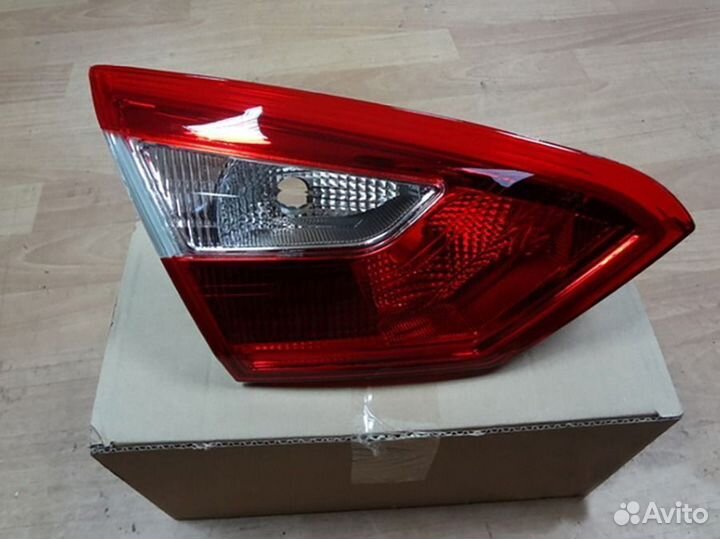 Фонарь задний левый внутренний Форд Фокус 3 Седан