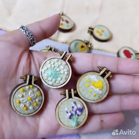 Брошь с вышивкой ручной работы бохо