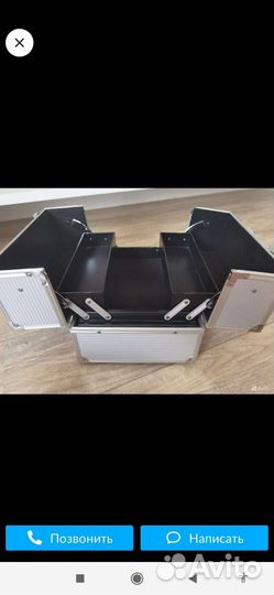 Чемодан с бьюти кейсом