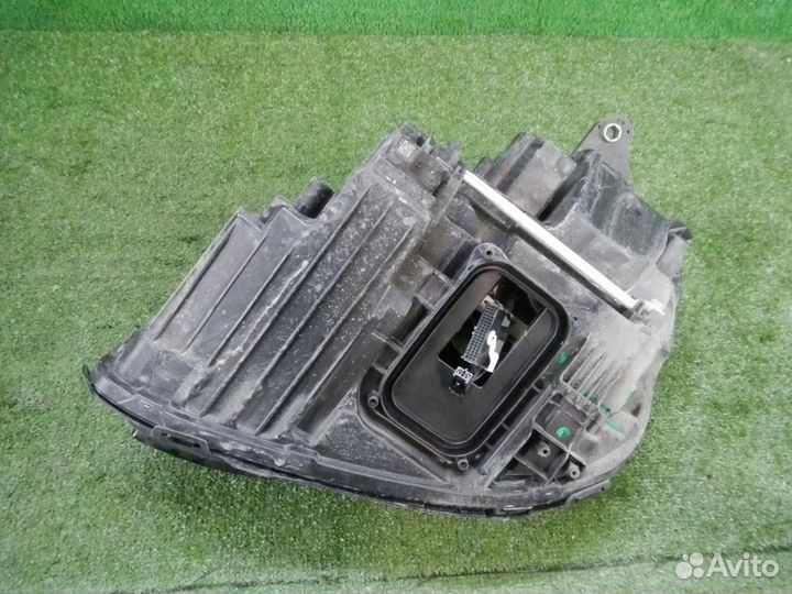 Фара правая Mercedes-Benz E-Class