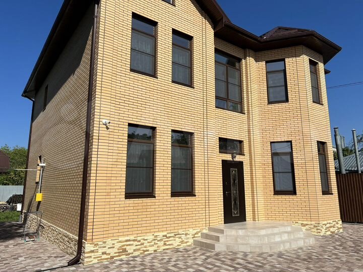 Дом 220 м² на участке 6,5 сот.