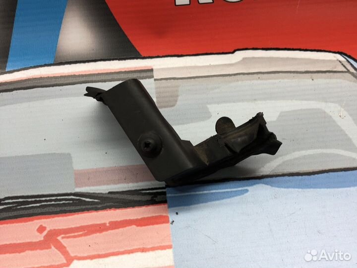 Левый уплотнитель капота BMW