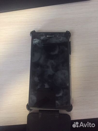 Телефон Sony xperia z1