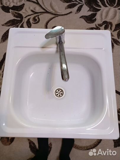 Раковина со смесителем для кухни