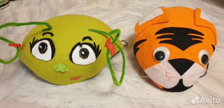 Шапочки маски новогодние тигрёнок и сверчок