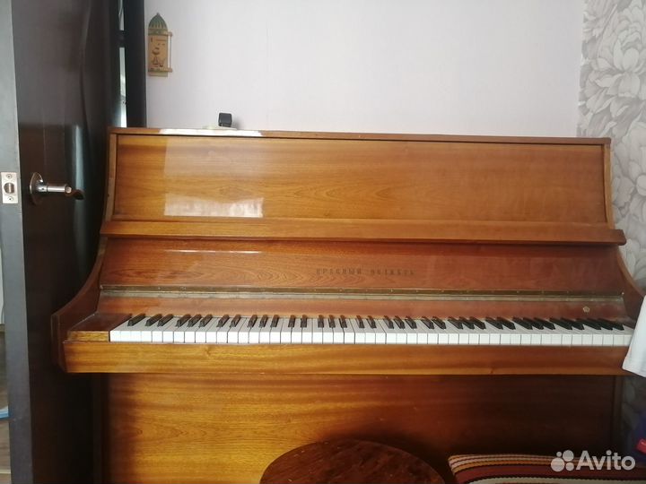Пианино Красный Октябрь