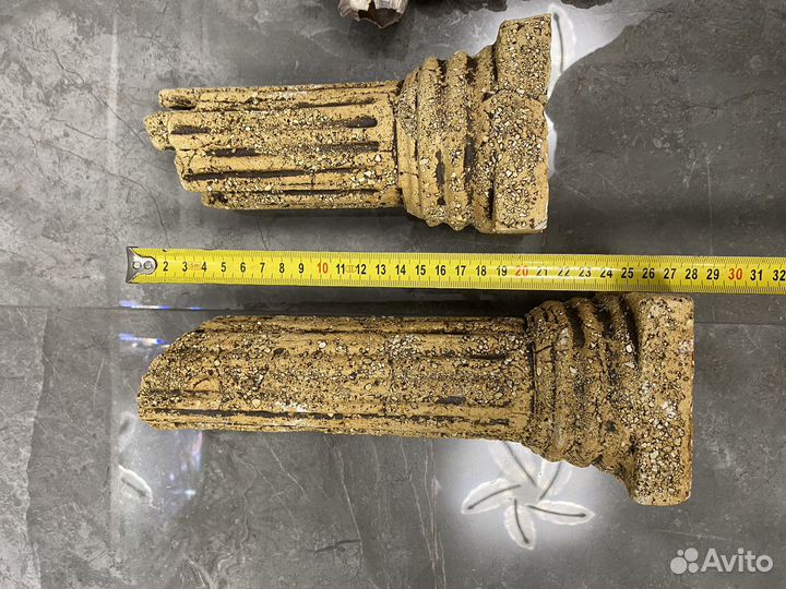 Аквариумный грот и коралл