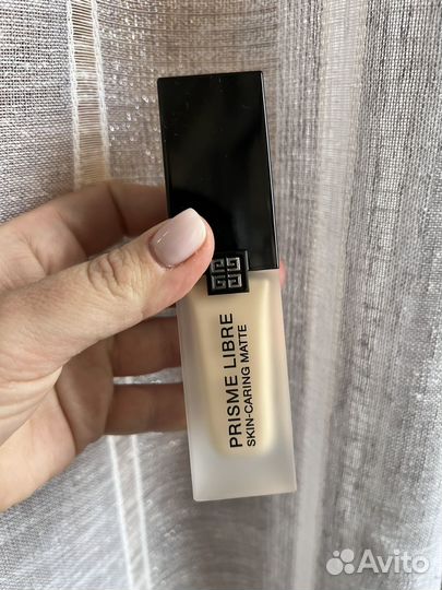 Тональный крем Givenchy prisme libre