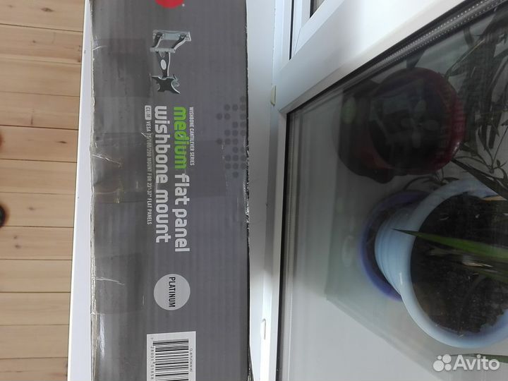 Шарнирный кронштейн для крепления TB панелей