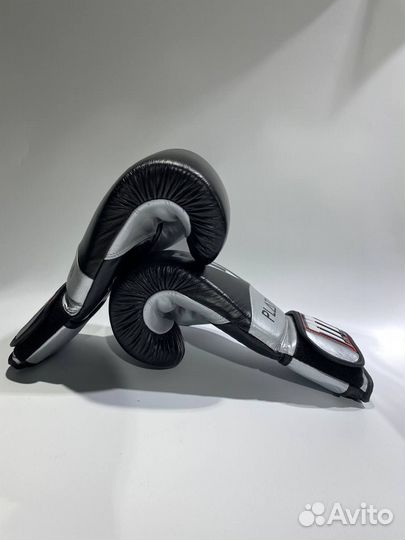 Боксерские перчатки Title Platinum