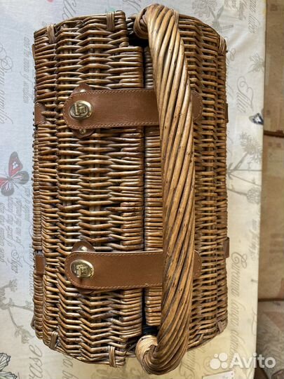 Набор для пикника в корзине