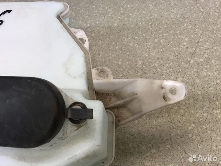 Бачок омывателя лобового стекла Nissan Almera (G15