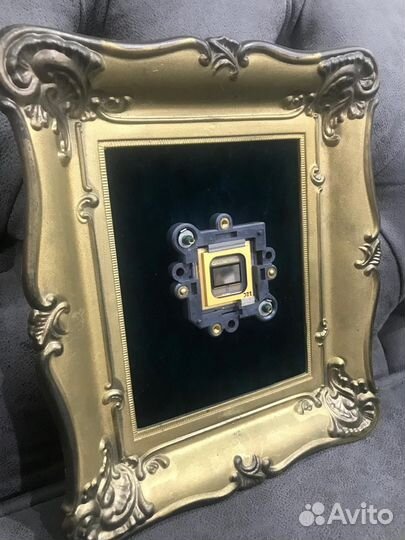 Арт картинка с процессором проекционным