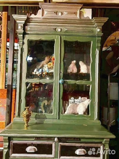 Буфет антикварный зеленого цвета