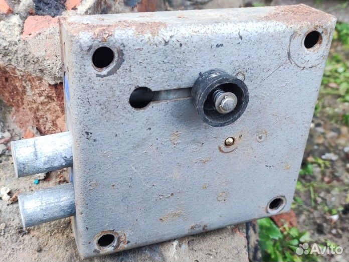 Замок дверной накладной б/у