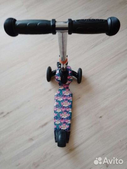 Самокат с родительской ручкой