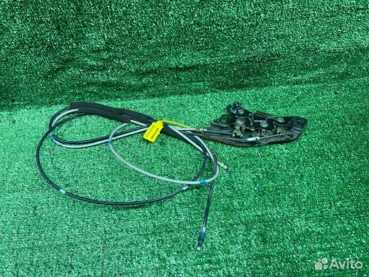 Замок двери задний левый Toyota Noah