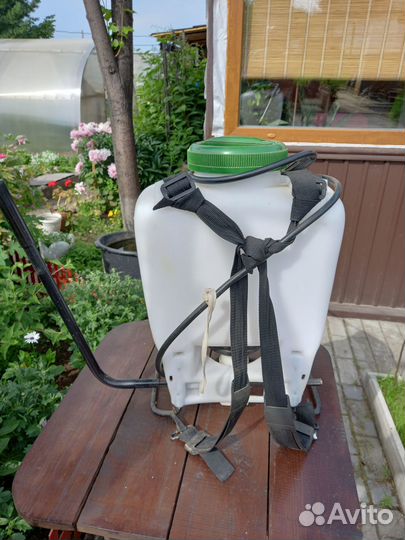 Опрыскиватель садовый ручной