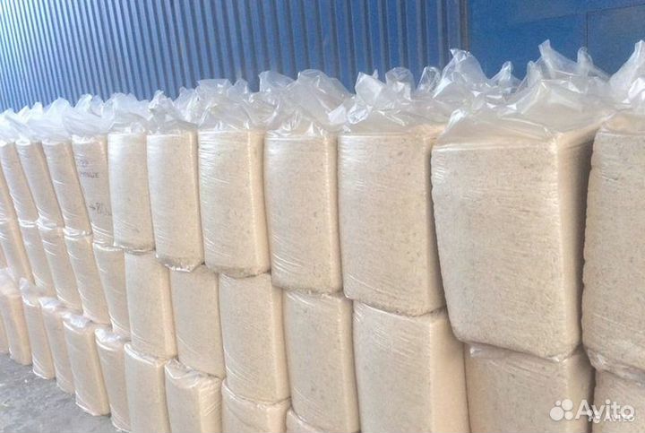 Стружка древесная опилки в брикетах