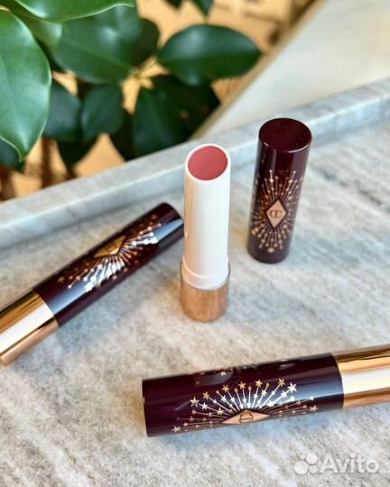Помада Charlotte Tilbury Hyaluronic Happikiss
