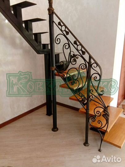 Лестница на металлокаркасе в дом (002)