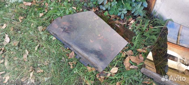 Стекло боковое(левправ)