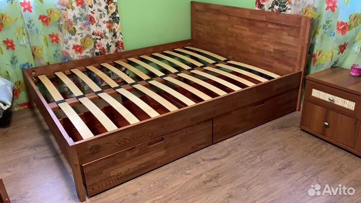 Кровать двухспальная массив дерева