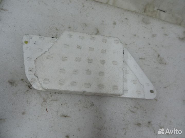 Уплотнитель двери двери передняя правая Nissan Not