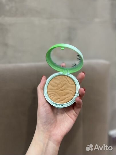 Бронзер Physicians Formula и хайлайтер Revolution