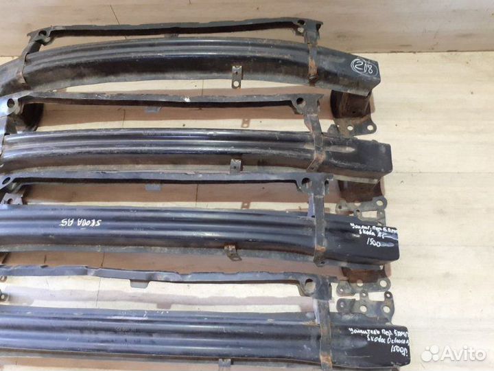 Усилитель переднего бампера Skoda