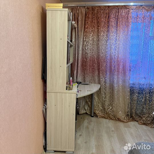 Продаю школьный уголок