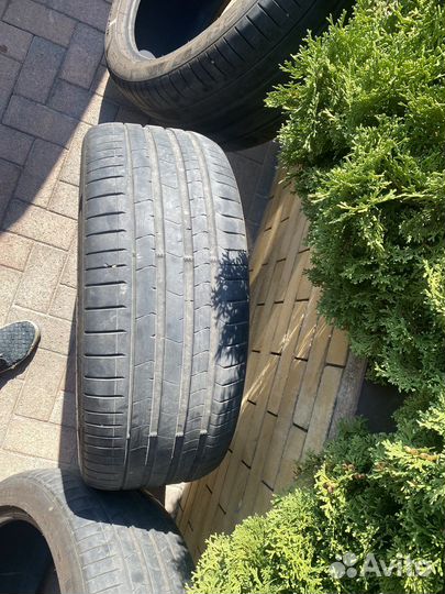 Pirelli P Zero 275/40 R22 107Y
